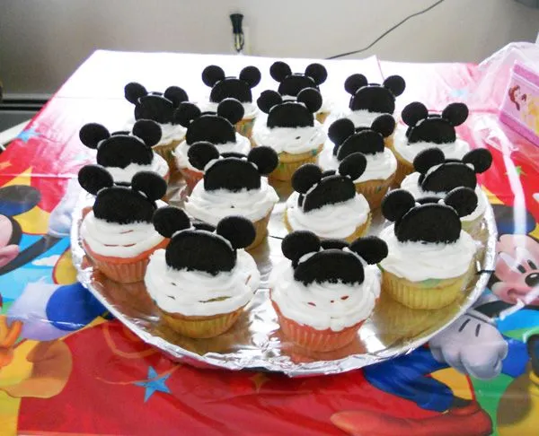 DisneyBlueFairyShares: Disney Cupcakes (Mickey Mouse)