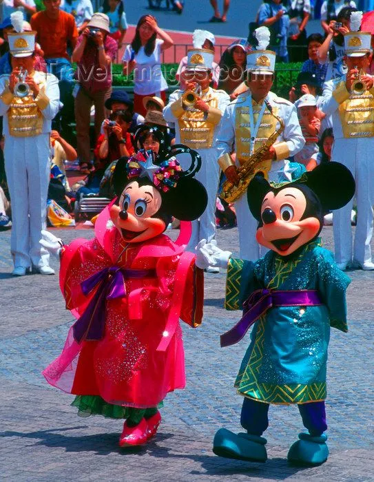 Disneyland - Mickey and Minnie Mouse, Tokyo, Japan. photo by B ...