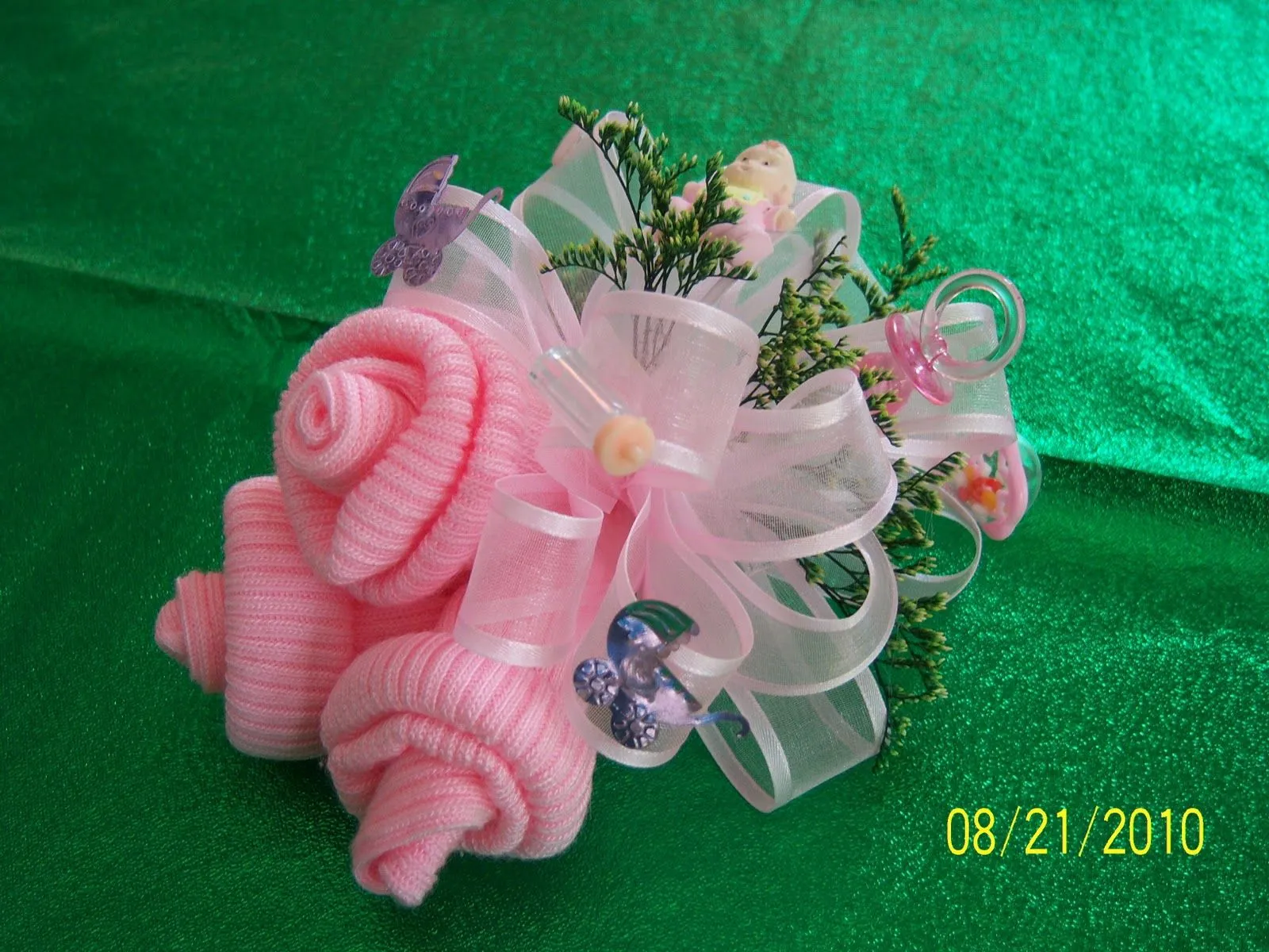 Como hacer un corsage de baby shower - Imagui