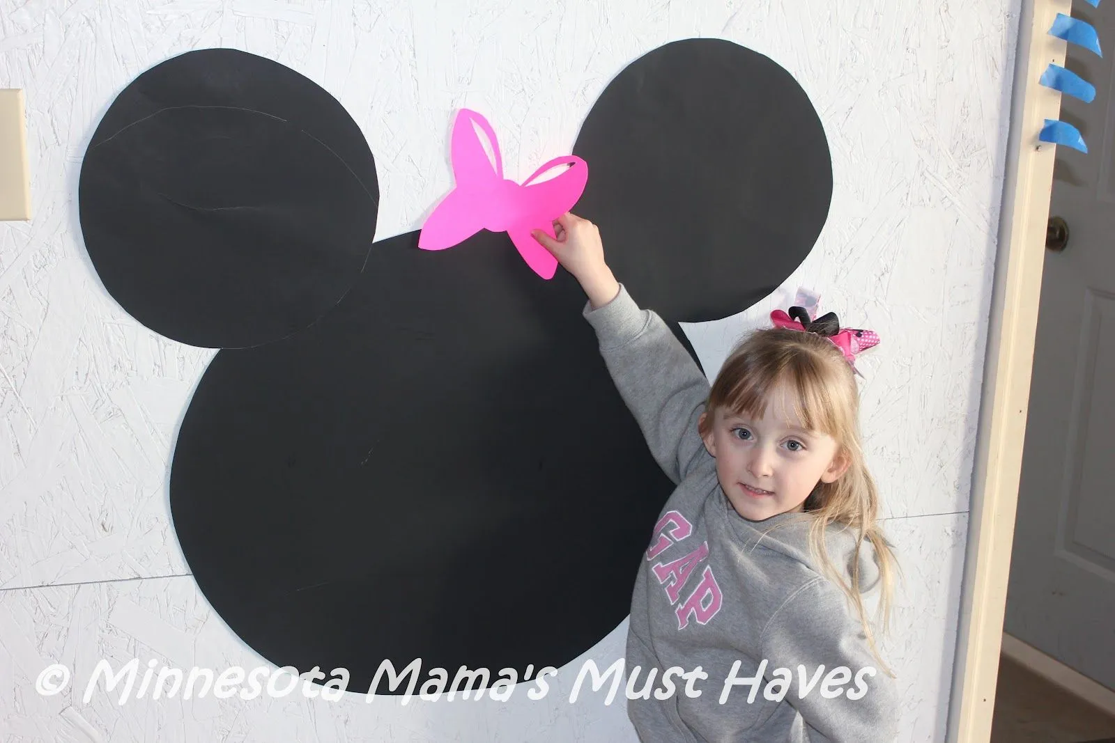 DIY Minnie Mouse Birthday Party Games! Pin The Bow on Minnie Mouse!