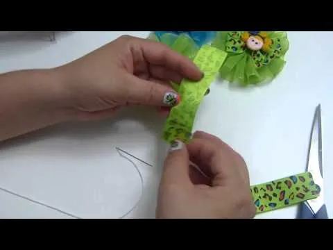 Diy modelos diferentes de flores con cinta gros,. Lazos con flores ...
