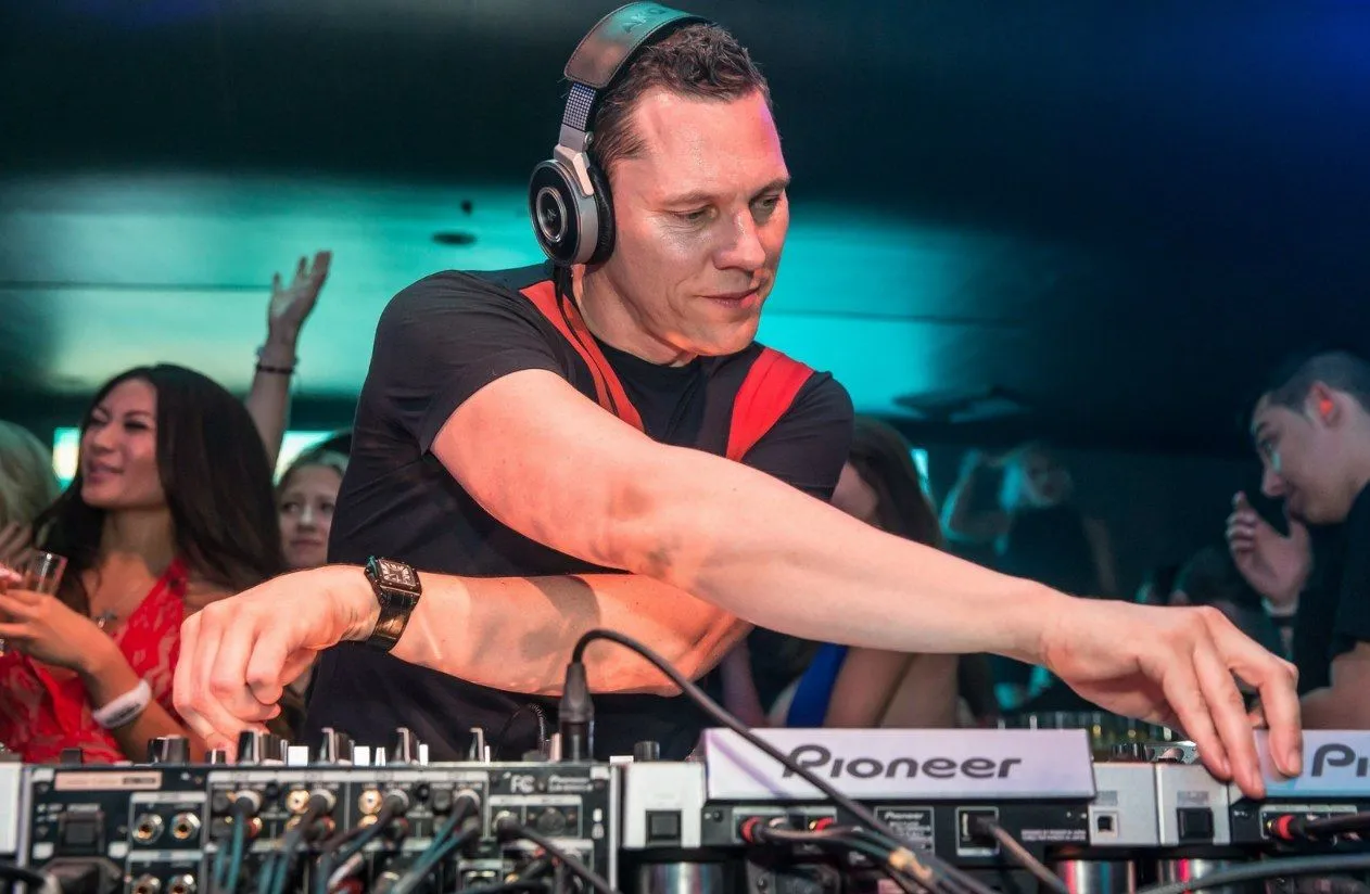 DJ Tiesto – Club Life 371 [SBD] (11-05-2014) | Club Life Show ...