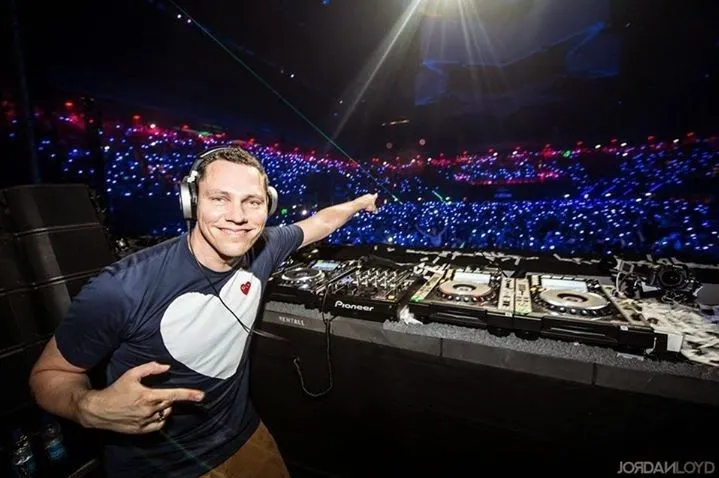 DJ Tiesto – Club Life 389 (Tigerlily Guest Mix) [SBD] (14-09-2014 ...