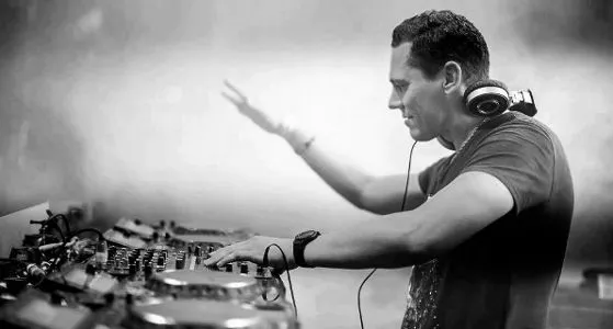 dj tiesto | Tiesto's Club Life [Radio Show]