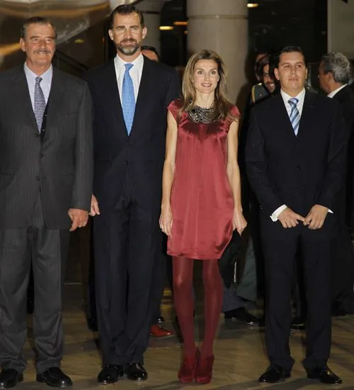 Doña Letizia 'colorea' la noche de los jóvenes empresarios