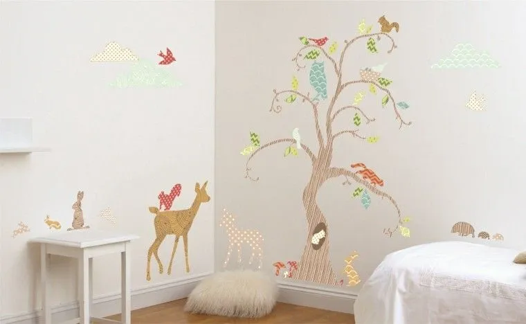 Dormitorios infantiles diseño creativo con temática bosque.