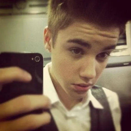 Dtodoblog: Justin Bieber con look de Nerd en Instagram