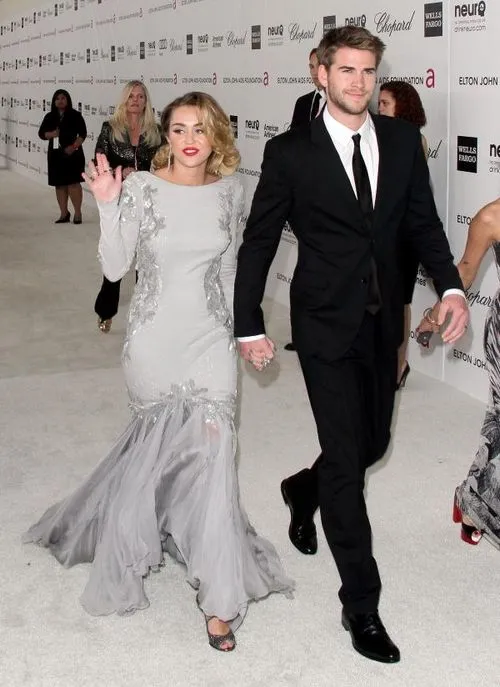 Dtodoblog: Miley Cyrus: Fiesta de los Oscar 2012 de Elton John