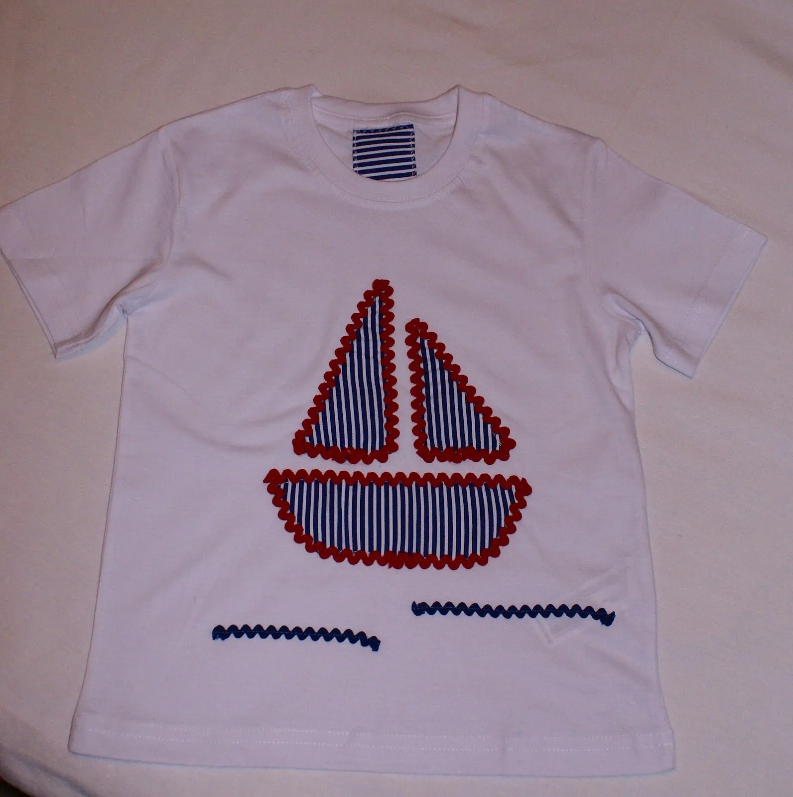 Dulce Agujita: Camiseta decorada barco