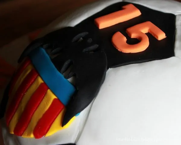 Dulce Tartulia: Tarta Balon de Futbol con escudo del Valencia.