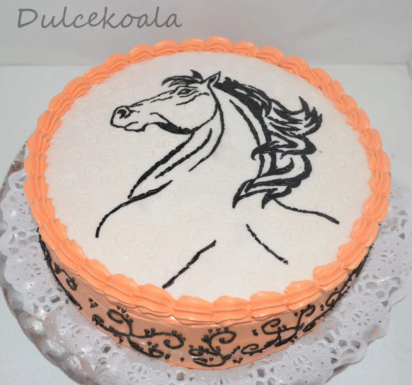 Dulcekoala Galletas Decoradas... y otros dulces...: TARTA CABALLO