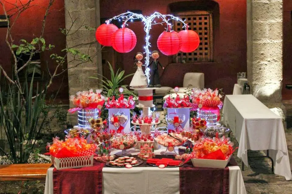 Dulces y Eventos: Mesa de dulces iluminada para boda