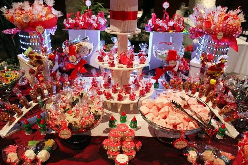 Dulces y Eventos: Mesa de dulces iluminada para boda