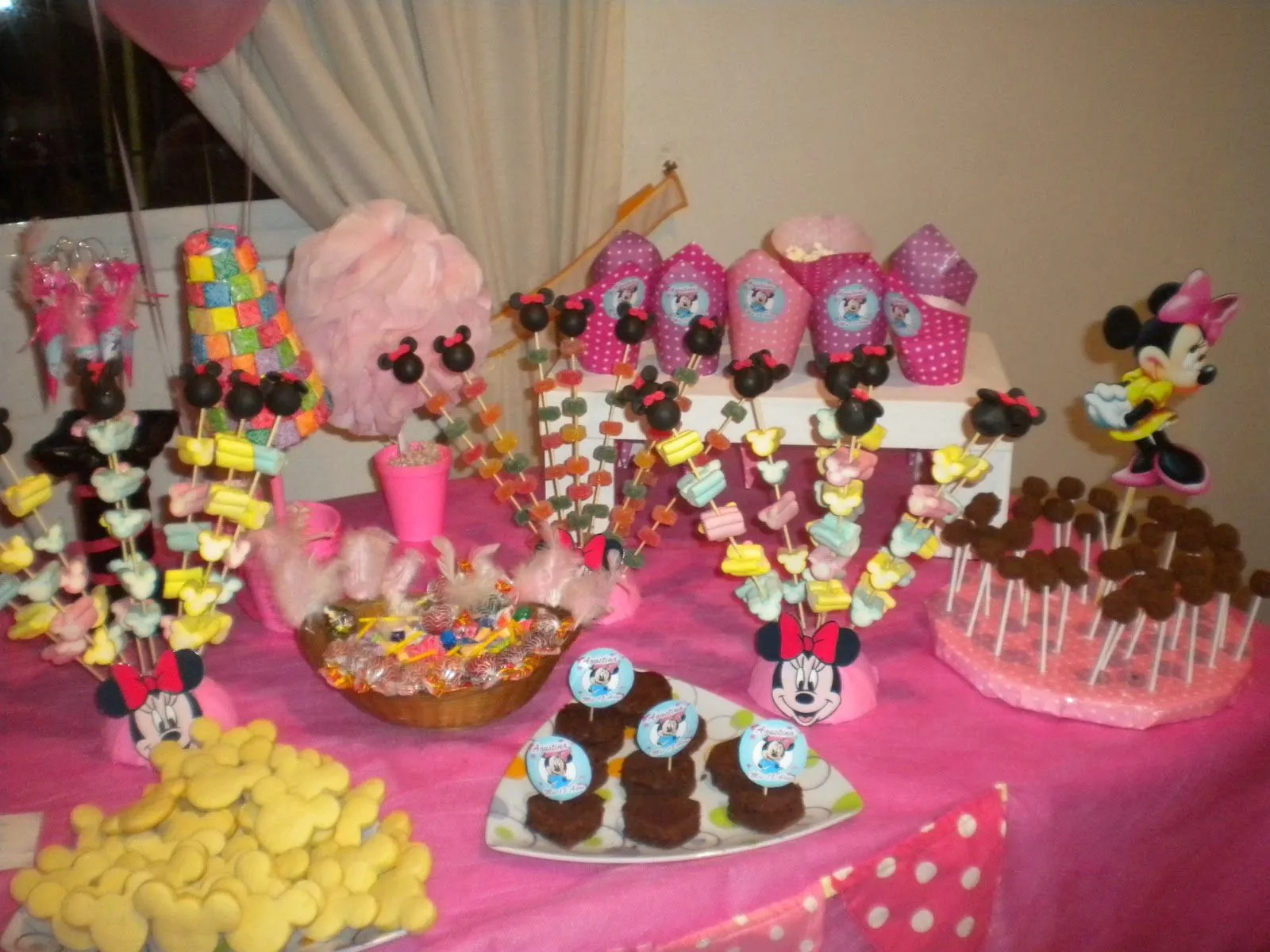 Dulces Eventos: MESA TEMATICA DE MINNIE