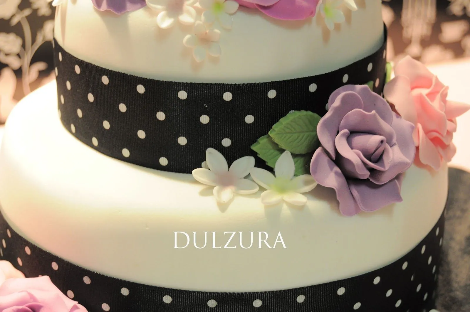 Dulzura*: TARTA DE CUMPLEAÑOS CON ROSAS Y JAZMINES