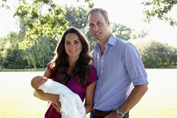 Los Duques de Cambridge visitan con su hijo a los Spencer en el ...