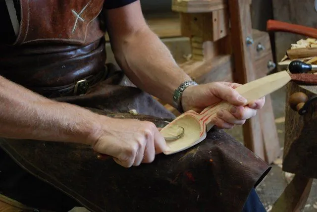 LA EBANISTERÍA : TALLA EN MADERA