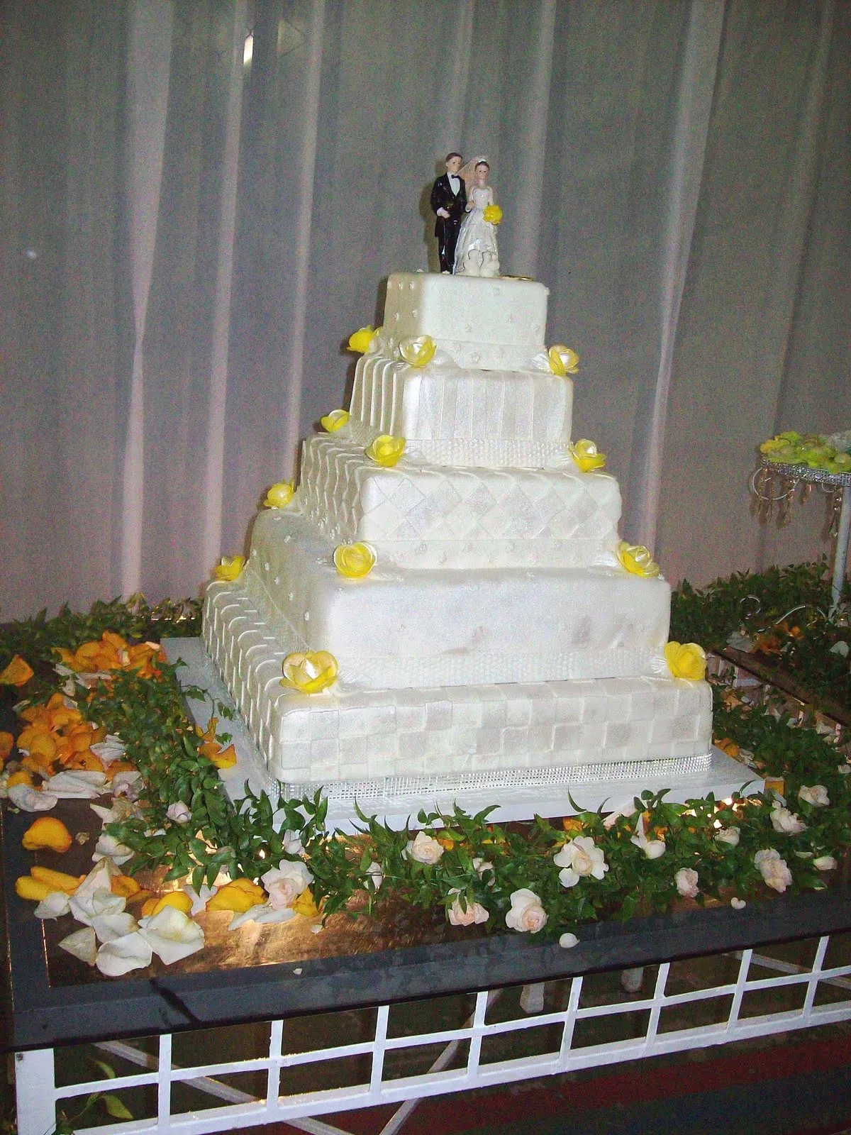 Edlaine Bolos e Doces: Casamento Quadrado