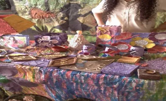 Elaboración de objetos artesanales con materiales de desechos en ...