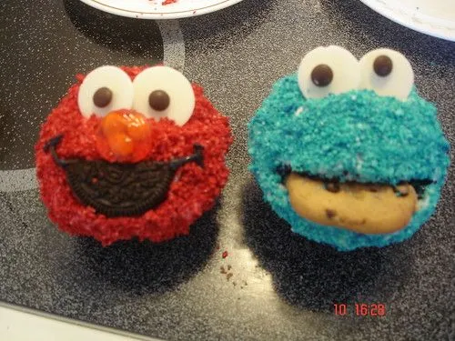 Elmo and Cookie Monster Cupcakes | Flickr - Photo Sharing!