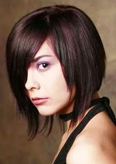 Para empezar debemos decir que los cortes Emo son usualmente negros ...