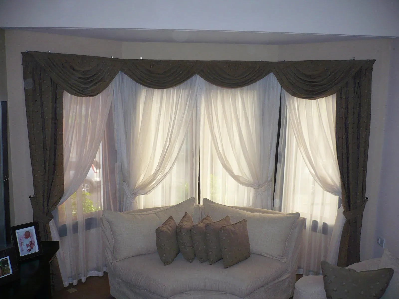 Emy Decoraciones: Living (cortinas, bandeaux, fundas, almohadones)