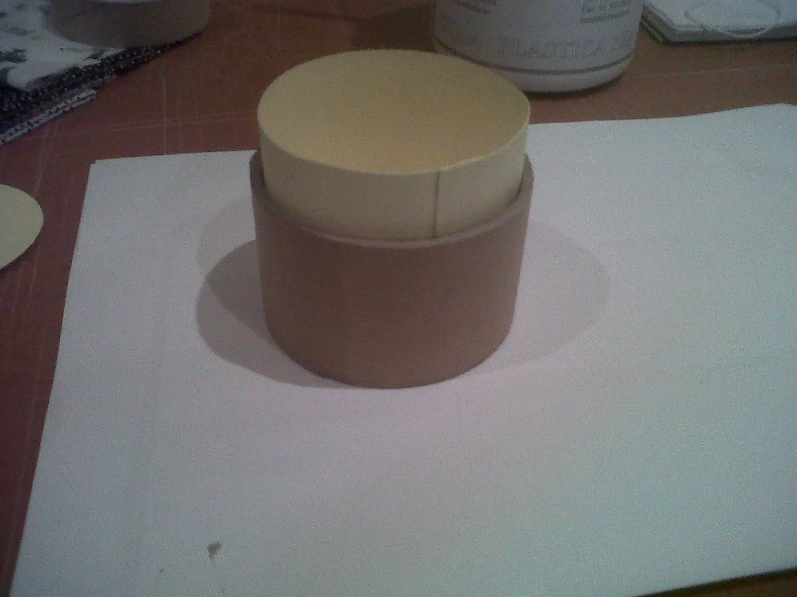 Encuadernación, cartonnage y labores: Cajita redonda