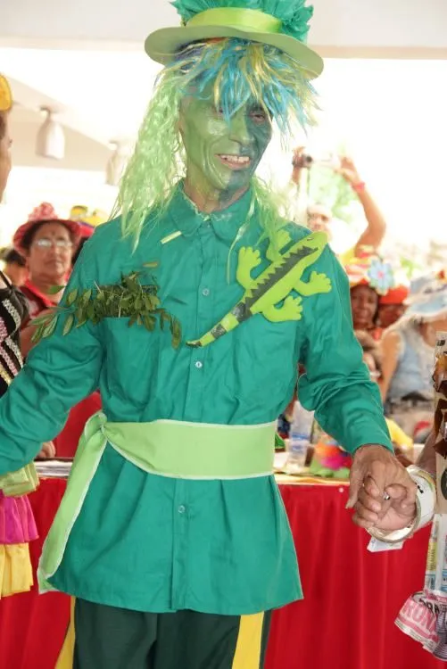 Qué energía, la de los adultos mayores! Fiesta de sombreros y ...