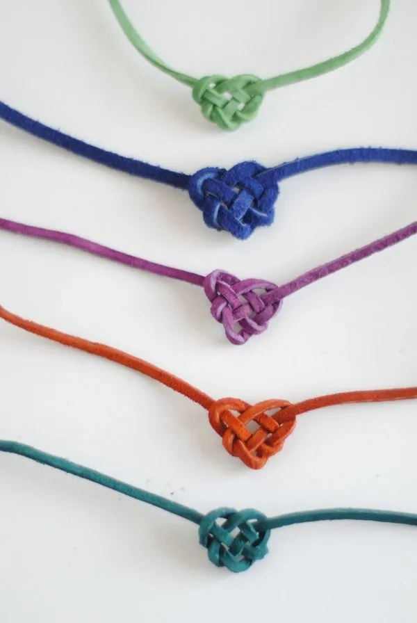 Como hacer 3 Pulseras Corazon de Macrame - enrHedando