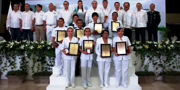 Entrega el gobernador de Quintana Roo Roberto Borge la medalla al ...