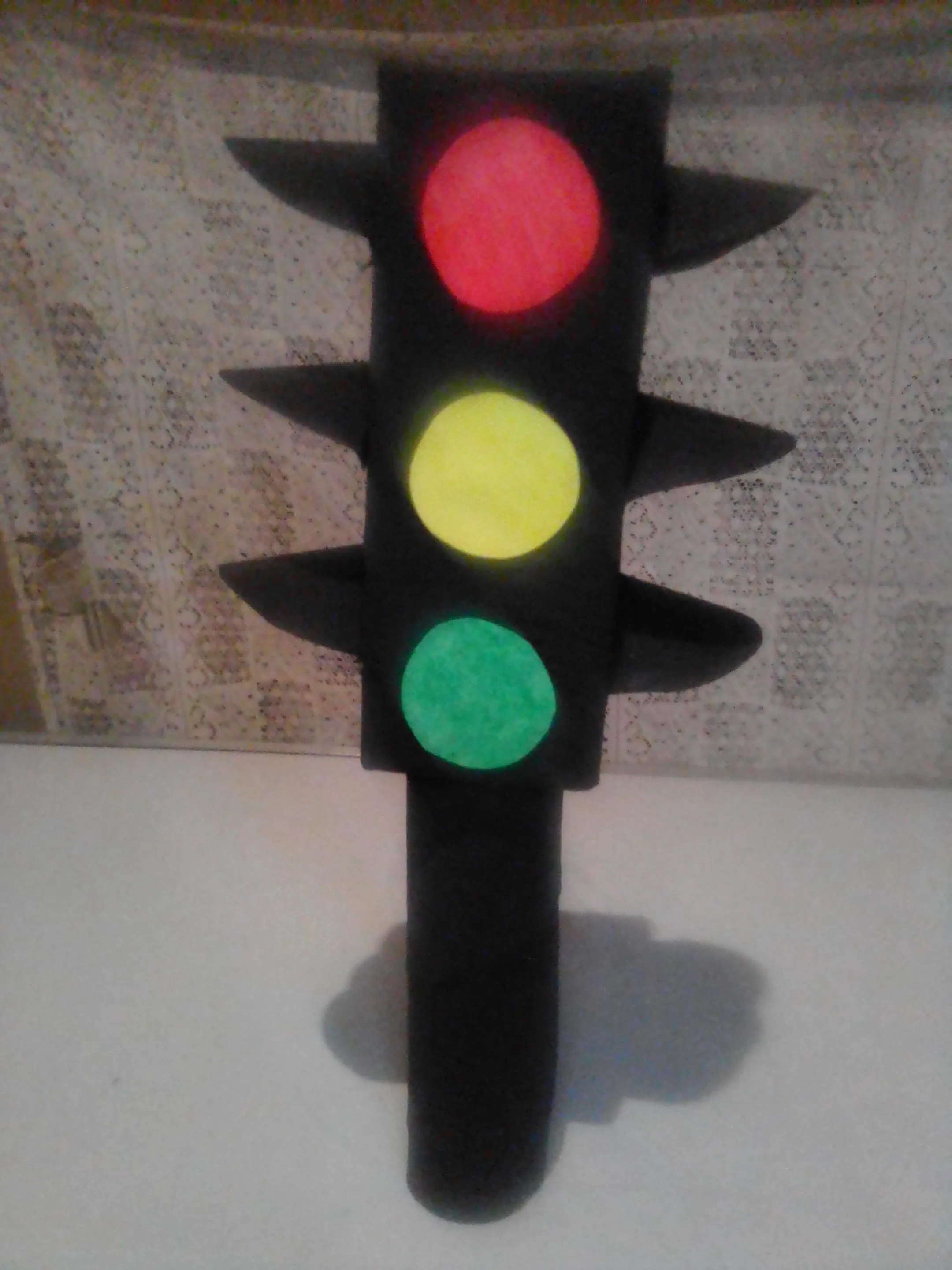 Esp-Eng] Semáforo hecho con material reciclado | Traffic light made from  recycled material