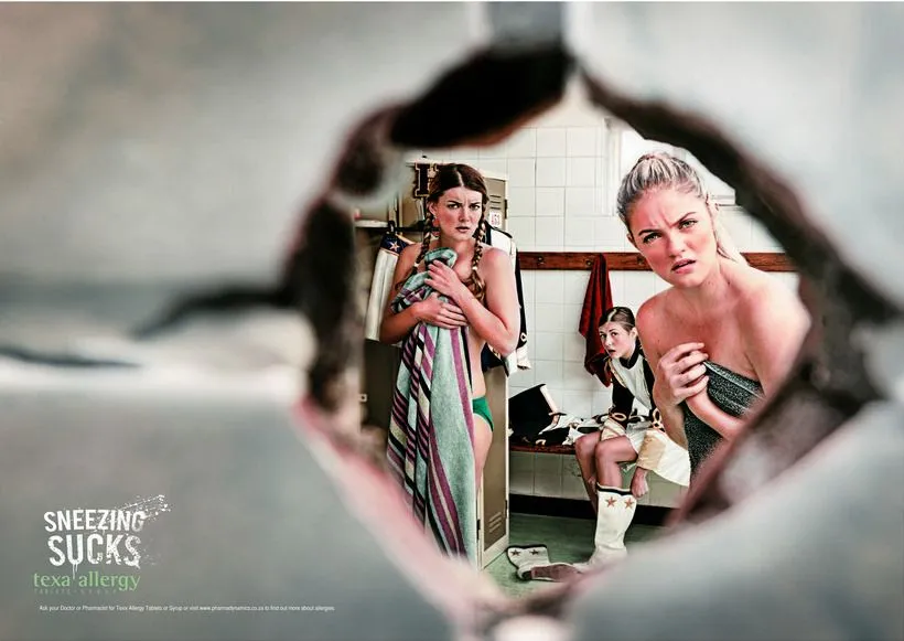 Como cuando espías en el baño de las chicas...