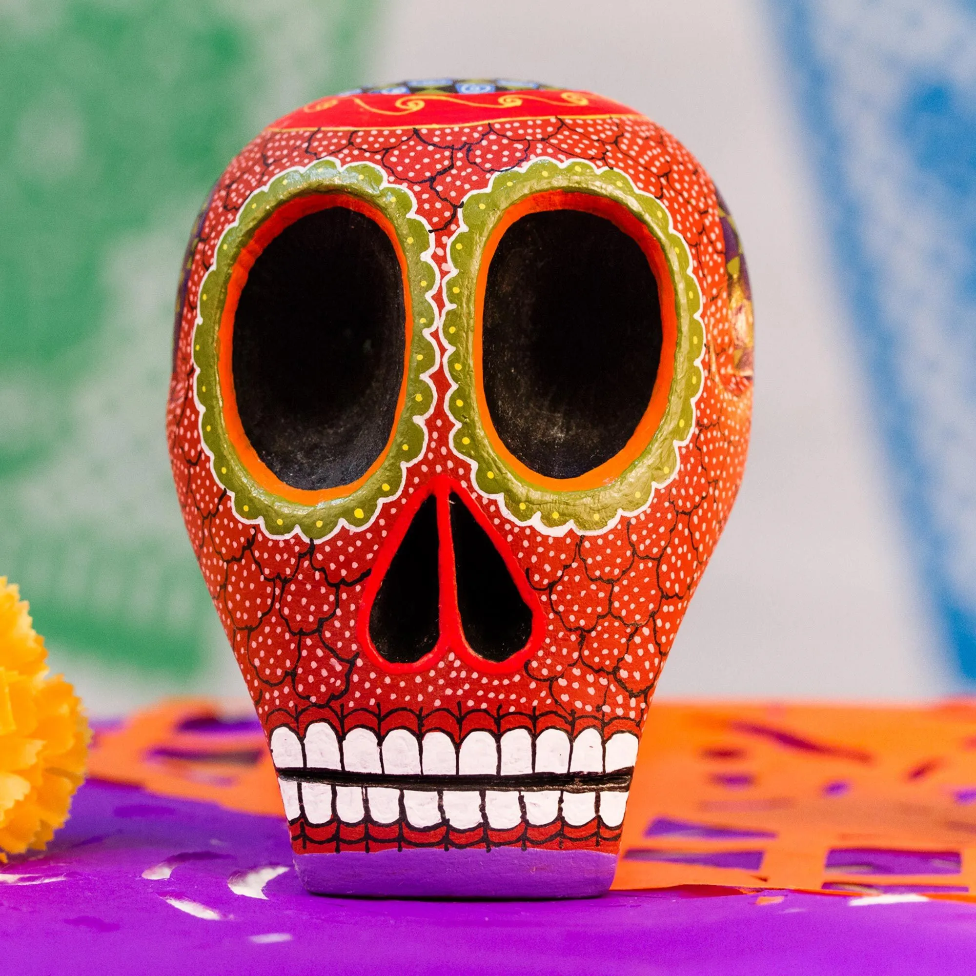 Estatuilla de calavera de madera color terracota pintada a mano mexicana -  Muerte y folklore | NOVICA