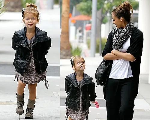 El estilo 'rockero' de la pequeña Honor Marie y su mamá, Jessica Alba