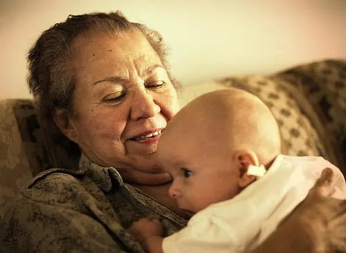 Segun estudio podemos durar mas vivo por nuestras Abuelas : lo digo!