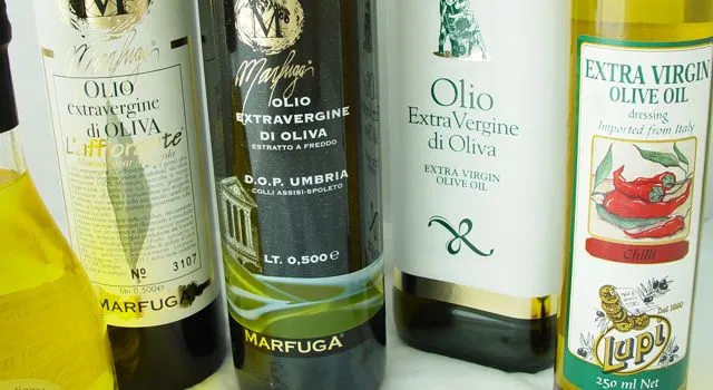 Etichette adesive per bottiglie di olio