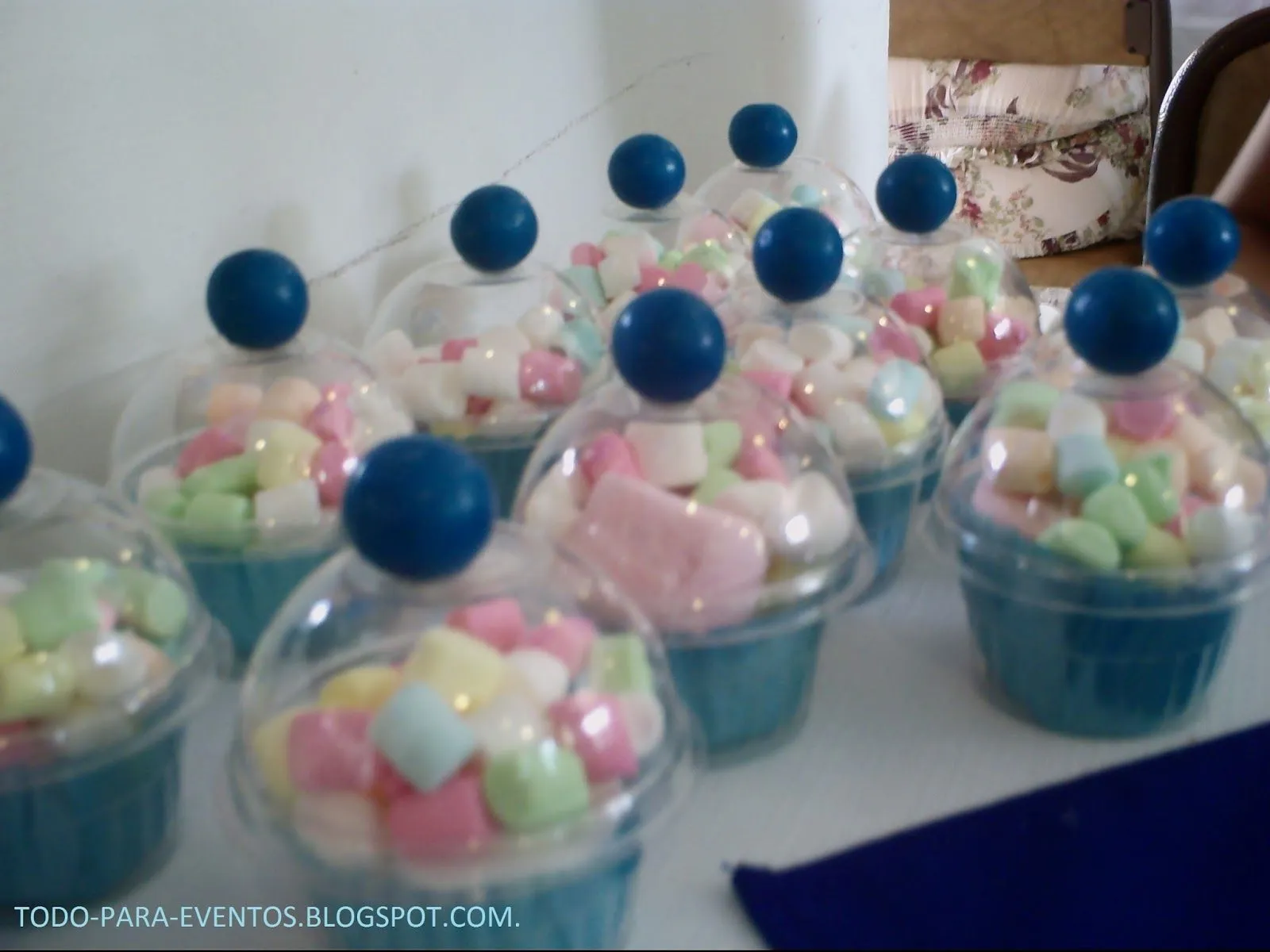 Todo Para Eventos: CUPCAKES DE BOMBONES EN AZUL.