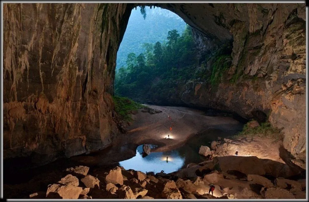 Exploración de la cueva más grande del mundo de la mano de un ...