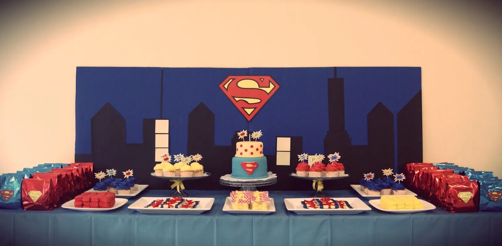 eye candy events: Sweet Table: Superman Birthday Party