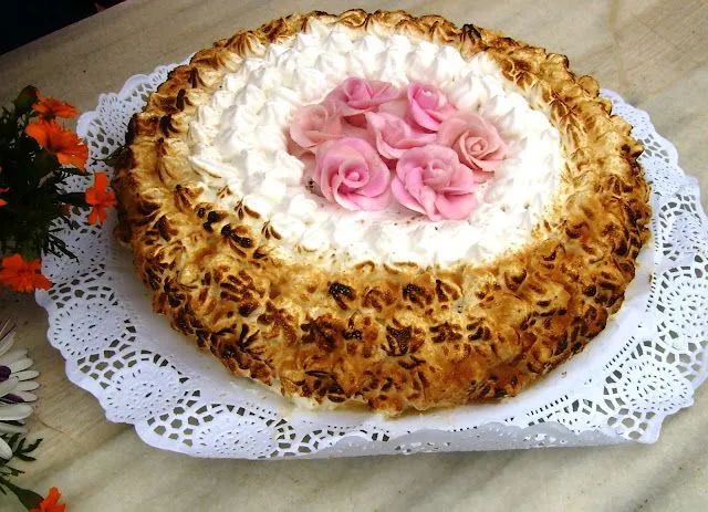 Facilútil: Tarta de merengue italiano tostado con crema de almendras