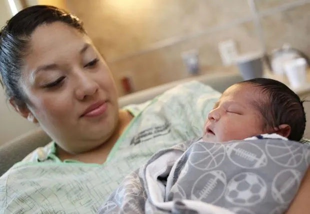 Familia le da la bienvenida a primer bebé que nació en Lompoc ...