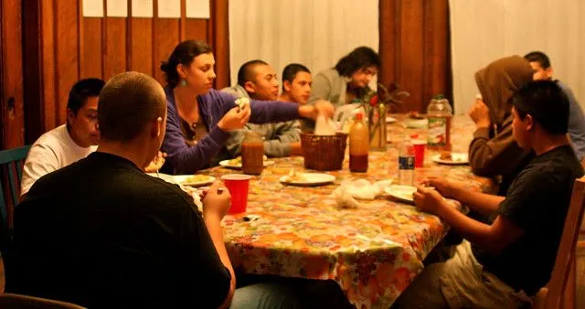 Familia cenando - Imagui