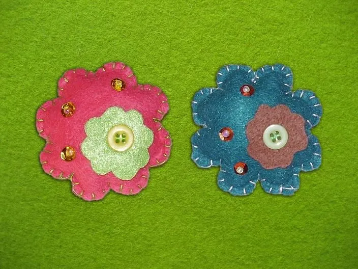 Fantasías de Fieltro: BROCHES FLORES