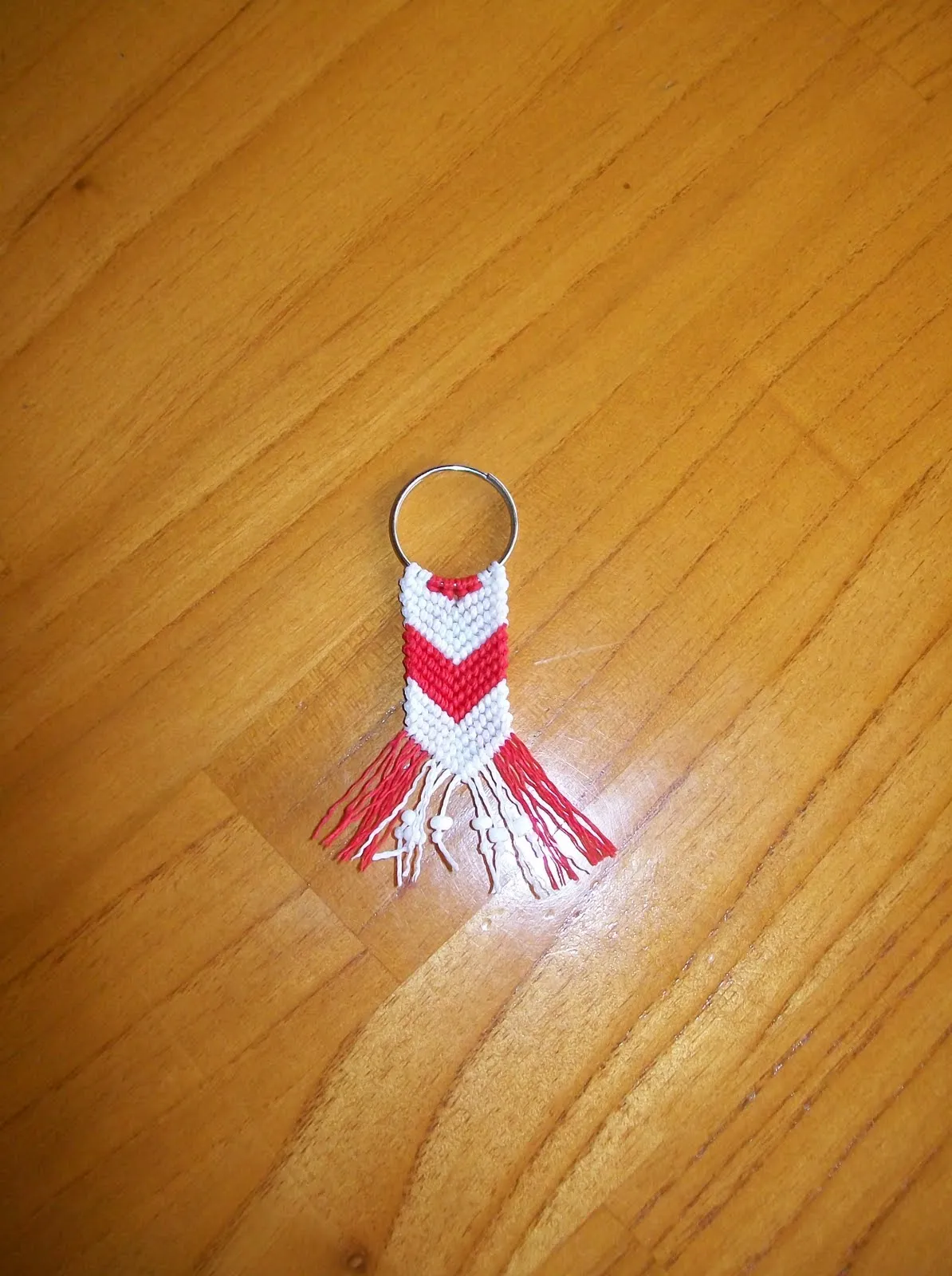 Fantasías y sueños de lana,tela e hilos: Llavero de macramé