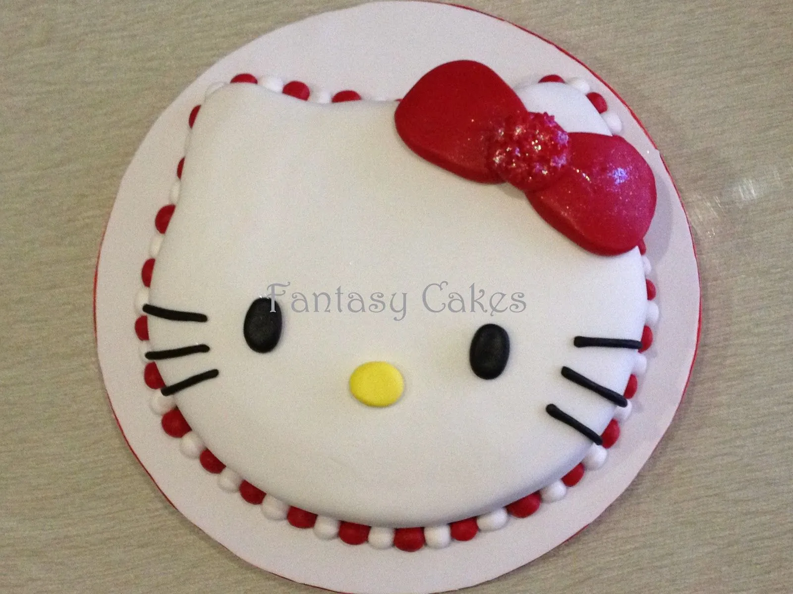 FANTASY CAKES: TARTA HELLO KITTY SIN HUEVO