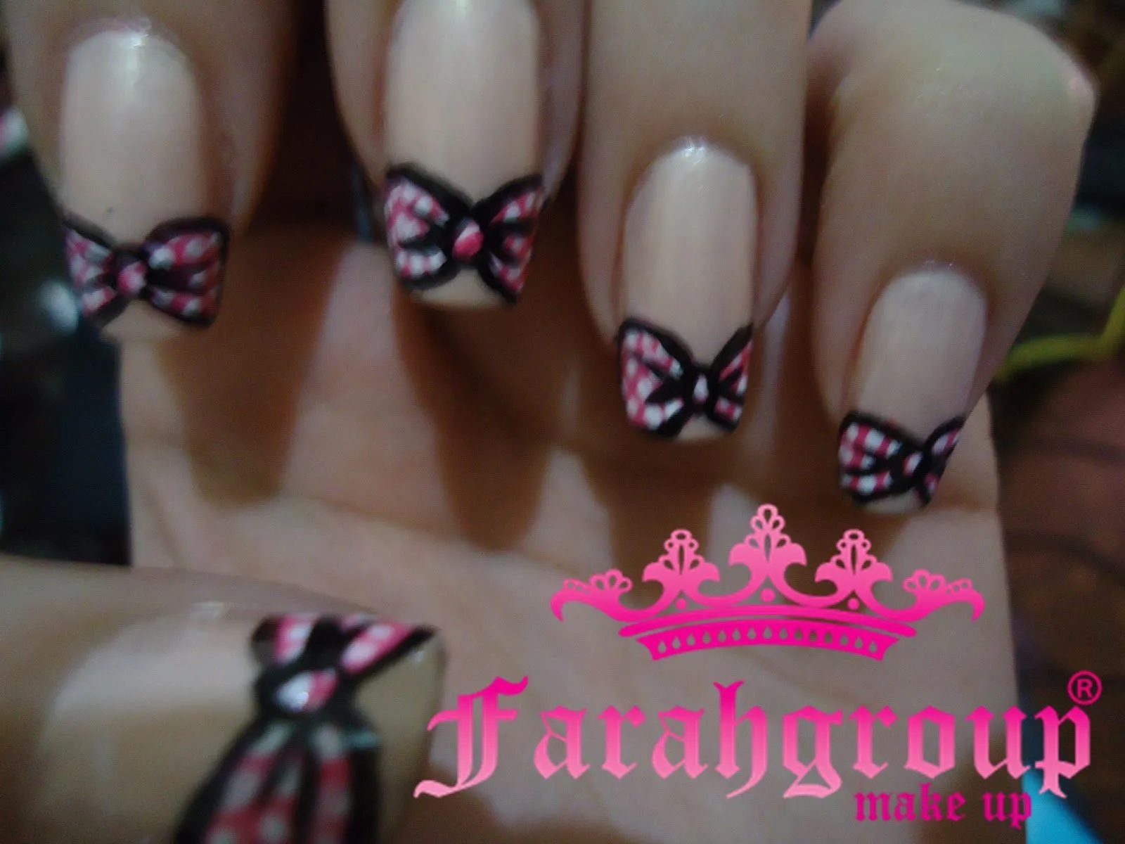 Farahgroup Make Up: Nail Art "Pin Up Minnie Mouse" Paso a Paso