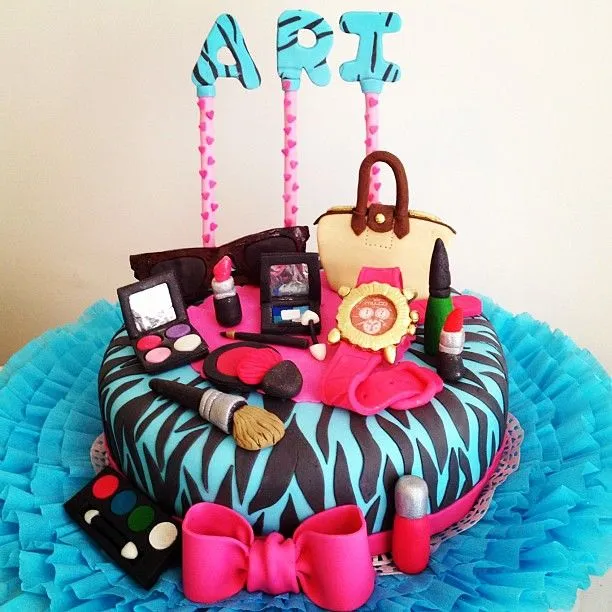 Fashion Cake!!! #sweetcakesstore #animalprint #chanel #girls ...