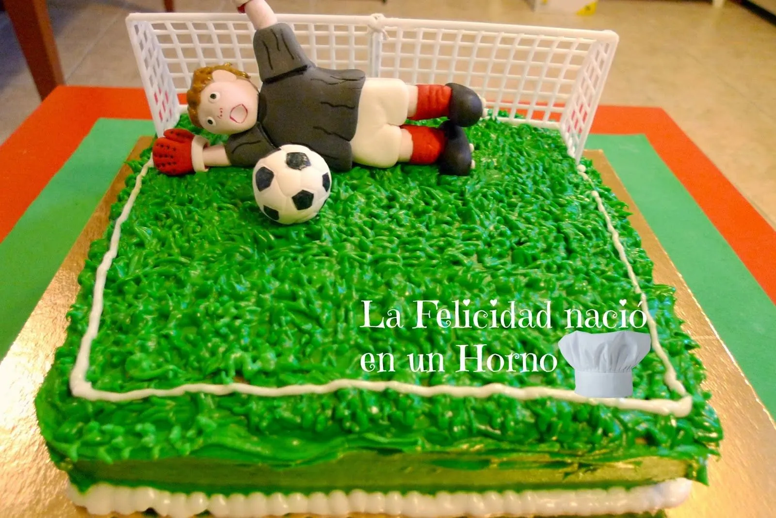 LA FELICIDAD NACIÓ EN UN HORNO: TARTA FUTBOLERA PARA EL PORTERO PABLO