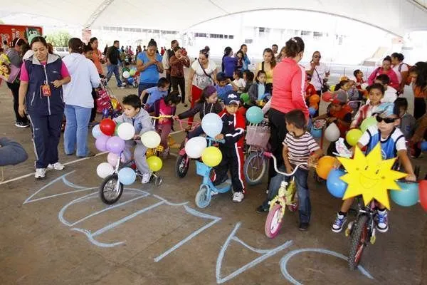 Festejan a niños del kínder 'Miguel Auza'