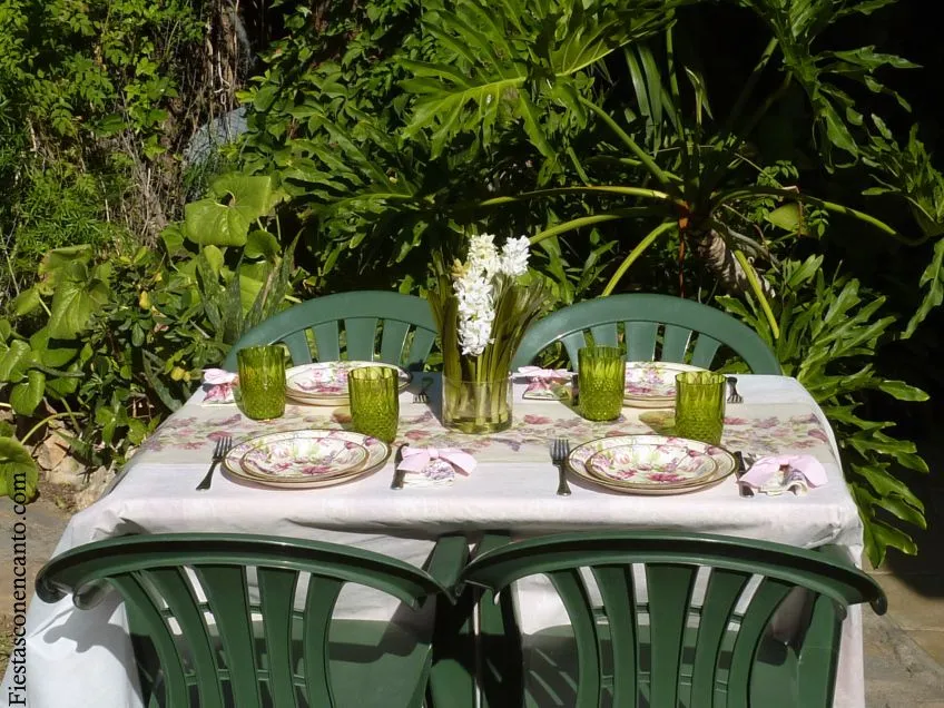 Fiestas con encanto: Decoración de mesa en el jardin: